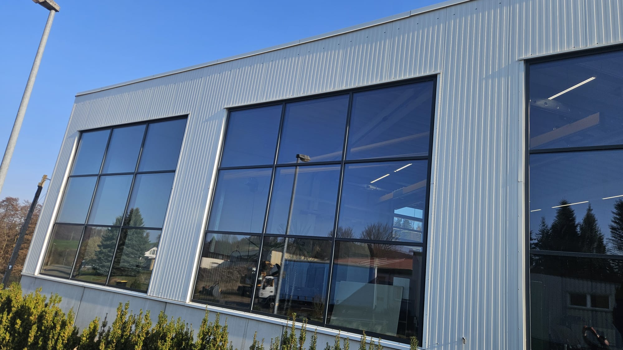 Gewerbefassade Trapezblech Nachher