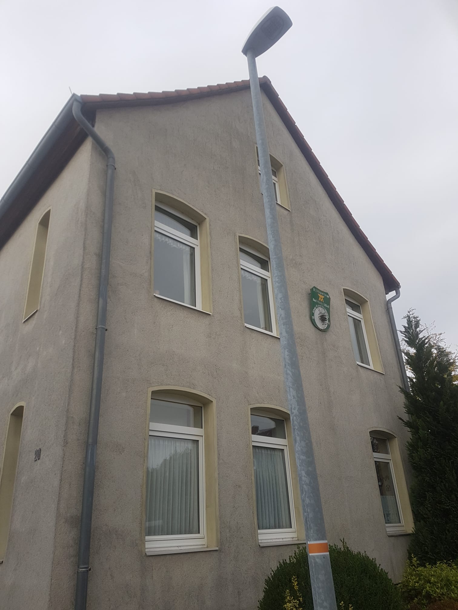 Fassadenreinigung Mehrfamilienhaus Vorher